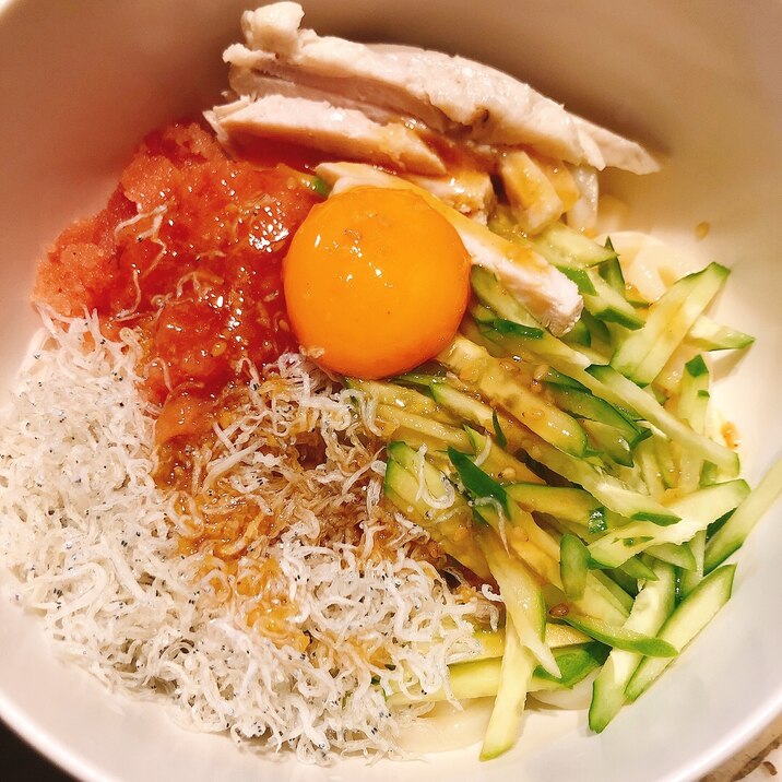 さっぱり美味しい！しらすと明太子の混ぜ混ぜうどん